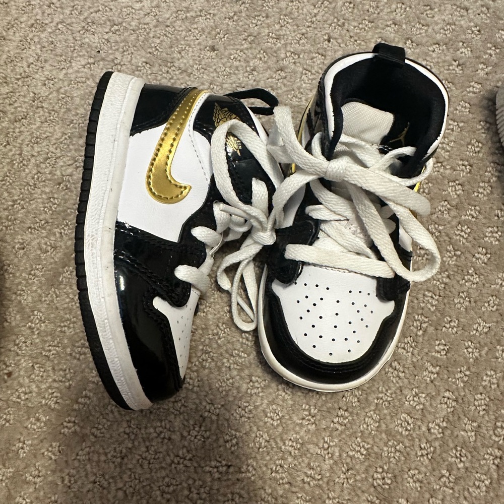 Toddler Nikes 5C